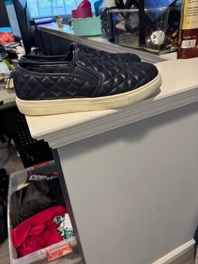 Dream Pairs Black Quilted Slip-On Sneakers with White Sole